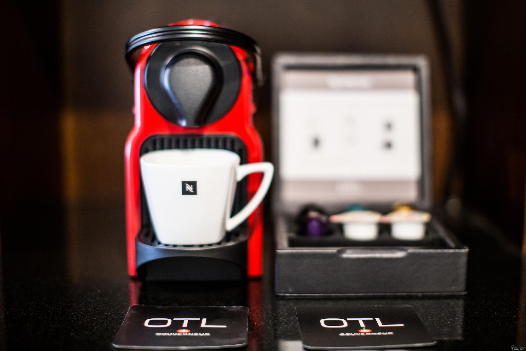 Otl Gouverneur Sherbrooke Esterno foto A Nespresso Inissia machine