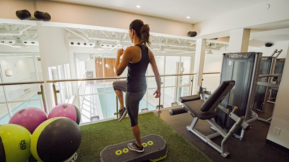 Otl Gouverneur Sherbrooke Esterno foto A woman using a BOSU balance trainer