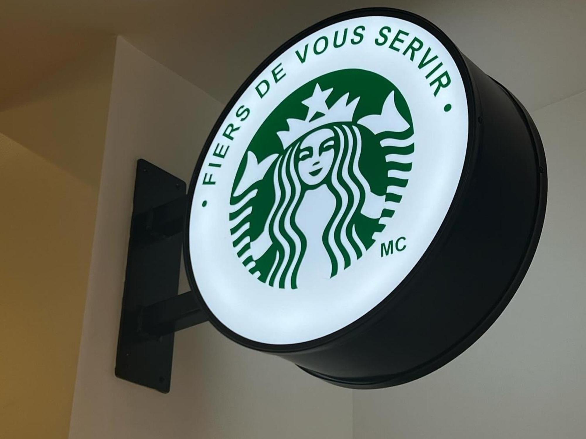 Otl Gouverneur Sherbrooke Esterno foto Starbucks in Paris