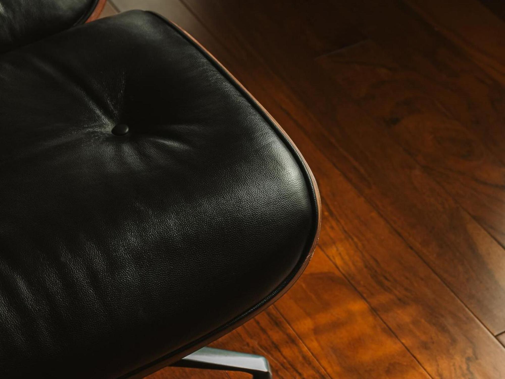 Otl Gouverneur Sherbrooke Esterno foto Detail of the chair