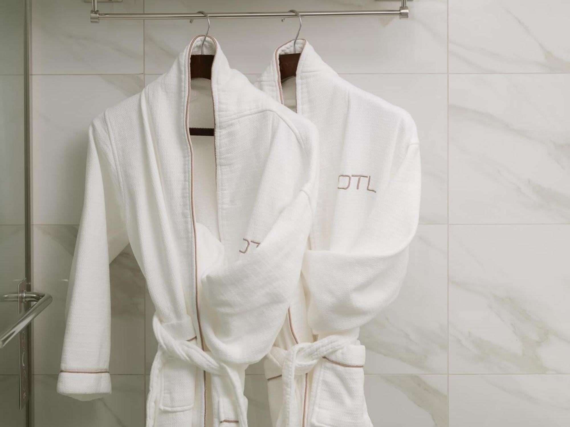 Otl Gouverneur Sherbrooke Esterno foto Bathrobes