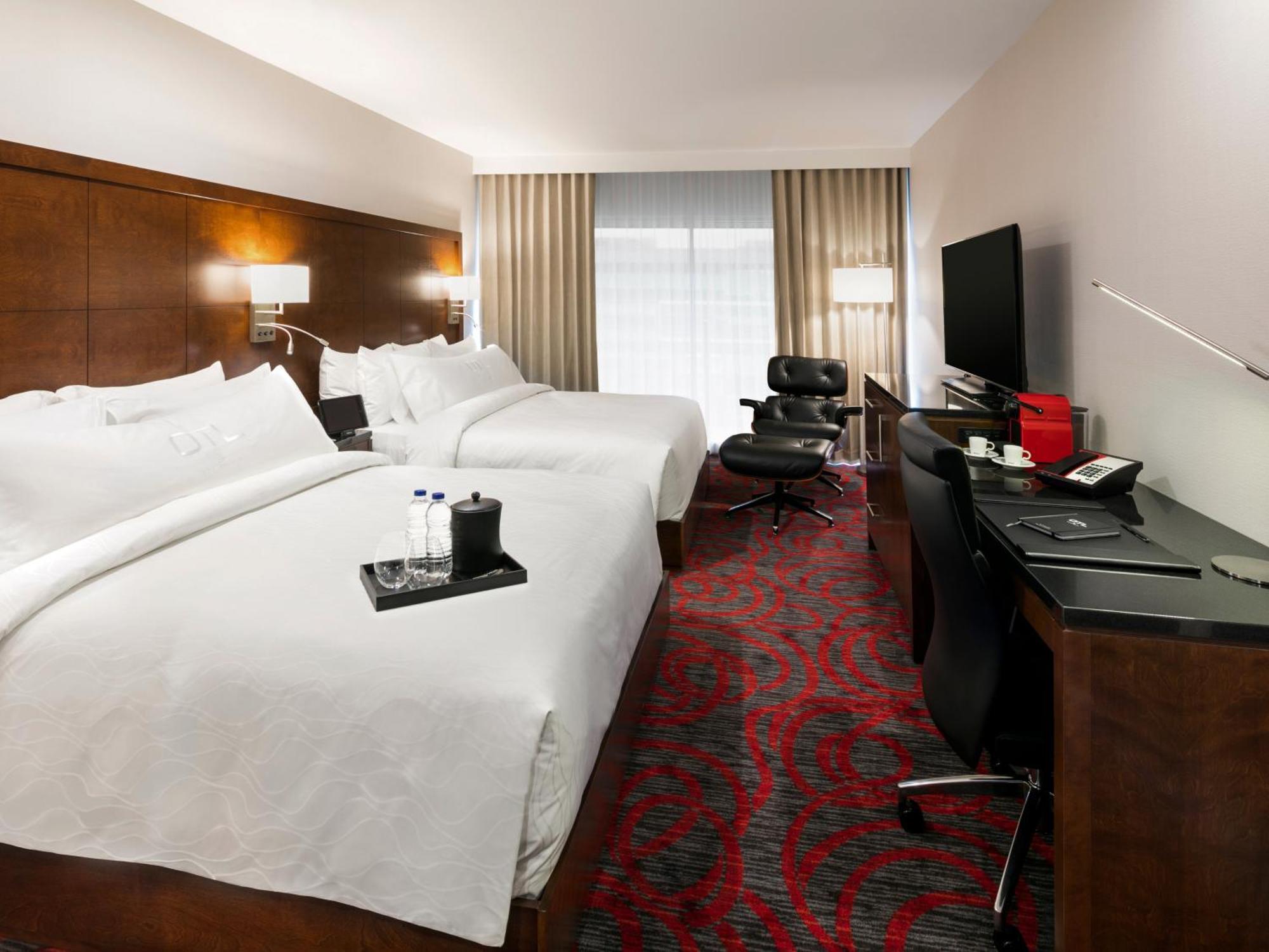 Otl Gouverneur Sherbrooke Esterno foto A typical guest room at the Renaissance