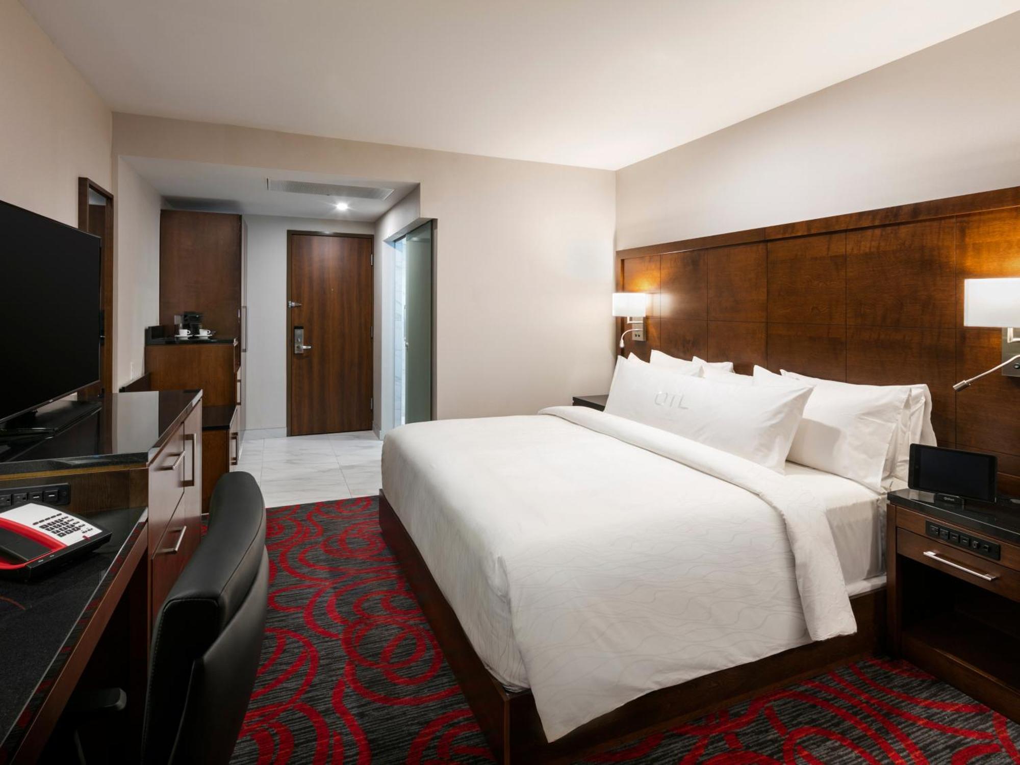 Otl Gouverneur Sherbrooke Esterno foto A guest room at the hotel
