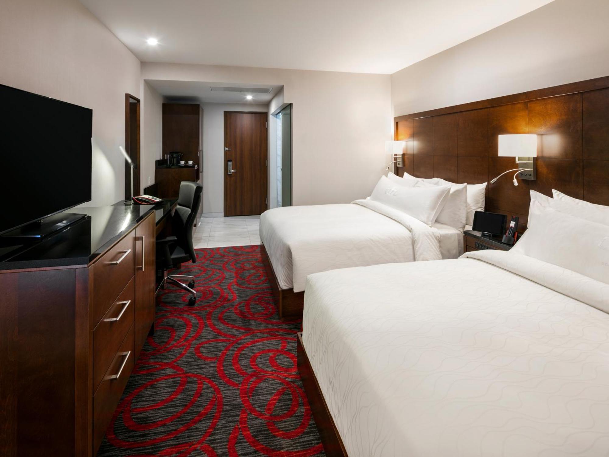Otl Gouverneur Sherbrooke Esterno foto A guest room at the Hilton Garden Inn in San Francisco